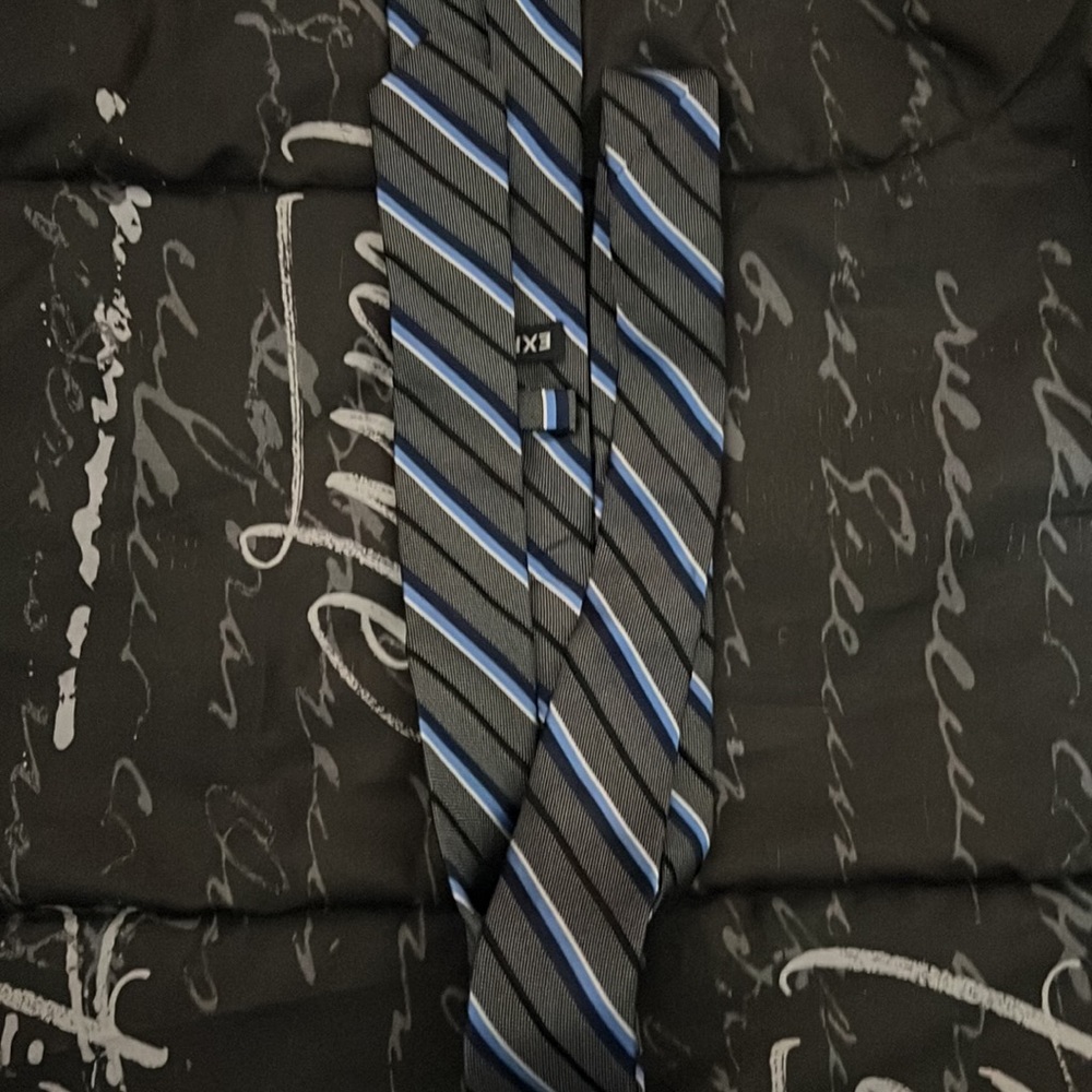 Express Tie - Picture 3 of 4